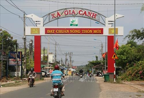 Xã Gia Canh, một xã miền núi của huyện Định Quán về đích nông thôn mới. Ảnh: Sỹ Tuyên - TTXVN Xã Gia Canh, một xã miền núi của huyện Định Quán về đích nông thôn mới. Ảnh: Sỹ Tuyên - TTXVN