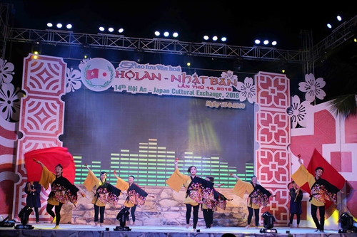 Các nghệ sĩ Nhật Ban trình diễn nghệ thuật tại lễ hội giao lưu văn hóa Hội An - Nhật Bản . Ảnh: Hữu Trung – TTXVN Các nghệ sĩ Nhật Ban trình diễn nghệ thuật tại lễ hội giao lưu văn hóa Hội An - Nhật Bản . Ảnh: Hữu Trung – TTXVN