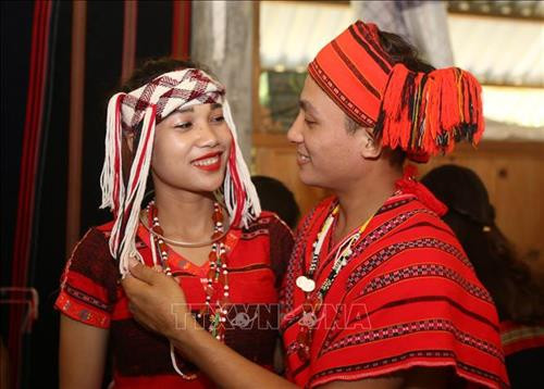 Cô dâu, chú rể trong ngày cưới. Ảnh: Hồ Cầu-TTXVN Cô dâu, chú rể trong ngày cưới. Ảnh: Hồ Cầu-TTXVN