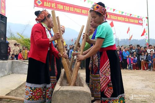 Cận cảnh những chiếc cối giã gạo truyền thống của đồng bào miền Tây xứ Nghệ ảnh 9