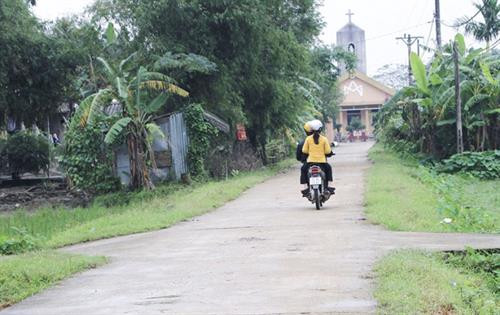 Một tuyến đường bê tông dẫn vào thôn Bố Liêu, xã Triệu Hòa, Triệu Phong. Ảnh: quangtri.gov.vn