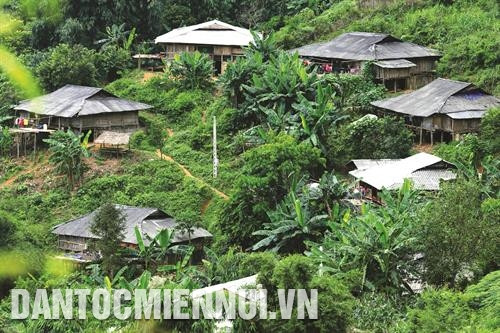 Những nếp nhà truyền thống của người Lô Lô tại xóm Cà Đổng, xã Đức Hạnh, huyện Bảo Lâm Ảnh: An Thành Đạt