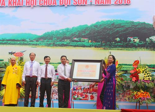 Lễ đón nhận Bằng xếp hạng di tích Quốc gia đặc biệt và khai hội chùa Đọi Sơn (huyện Duy Tiên) năm 2018. Ảnh: Đại Nghĩa - TTXVN