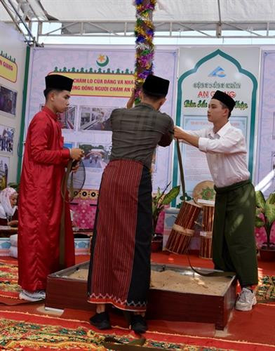 Nghi lễ dựng cột nhà Nghi lễ dựng cột nhà