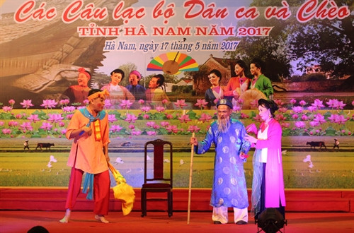 Ban tổ chức trao cờ lưu niệm cho các đội tham gia Liên hoan. Trích đoạn chèo Cu Sứt của câu lạc bộ thành phố Phủ Lý tham gia Liên hoan. Một tiết mục Hát Văn tham gia liên hoan. Tiết mục hát giao duyên tham dự Liên hoan. Trích đoạn chèo Cu Sứt của câu lạc bộ thành phố Phủ Lý tham gia Liên hoan. Ban tổ chức trao cờ lưu niệm cho các đội tham gia Liên hoan. Trích đoạn chèo Cu Sứt của câu lạc bộ thành phố Phủ Lý tham gia Liên hoan. Một tiết mục Hát Văn tham gia liên hoan. Tiết mục hát giao duyên tham dự Liên hoan. Trích đoạn chèo Cu Sứt của câu lạc bộ thành phố Phủ Lý tham gia Liên hoan.