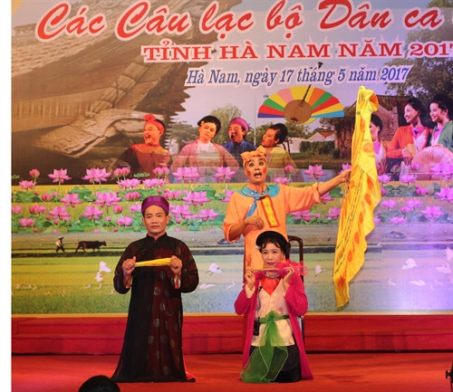 Ban tổ chức trao cờ lưu niệm cho các đội tham gia Liên hoan. Trích đoạn chèo Cu Sứt của câu lạc bộ thành phố Phủ Lý tham gia Liên hoan. Một tiết mục Hát Văn tham gia liên hoan. Tiết mục hát giao duyên tham dự Liên hoan. Trích đoạn chèo Cu Sứt của câu lạc bộ thành phố Phủ Lý tham gia Liên hoan. Ban tổ chức trao cờ lưu niệm cho các đội tham gia Liên hoan. Trích đoạn chèo Cu Sứt của câu lạc bộ thành phố Phủ Lý tham gia Liên hoan. Một tiết mục Hát Văn tham gia liên hoan. Tiết mục hát giao duyên tham dự Liên hoan. Trích đoạn chèo Cu Sứt của câu lạc bộ thành phố Phủ Lý tham gia Liên hoan.