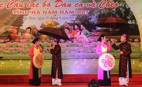 Ban tổ chức trao cờ lưu niệm cho các đội tham gia Liên hoan. Trích đoạn chèo Cu Sứt của câu lạc bộ thành phố Phủ Lý tham gia Liên hoan. Một tiết mục Hát Văn tham gia liên hoan. Tiết mục hát giao duyên tham dự Liên hoan. Trích đoạn chèo Cu Sứt của câu lạc bộ thành phố Phủ Lý tham gia Liên hoan. Ban tổ chức trao cờ lưu niệm cho các đội tham gia Liên hoan. Trích đoạn chèo Cu Sứt của câu lạc bộ thành phố Phủ Lý tham gia Liên hoan. Một tiết mục Hát Văn tham gia liên hoan. Tiết mục hát giao duyên tham dự Liên hoan. Trích đoạn chèo Cu Sứt của câu lạc bộ thành phố Phủ Lý tham gia Liên hoan.