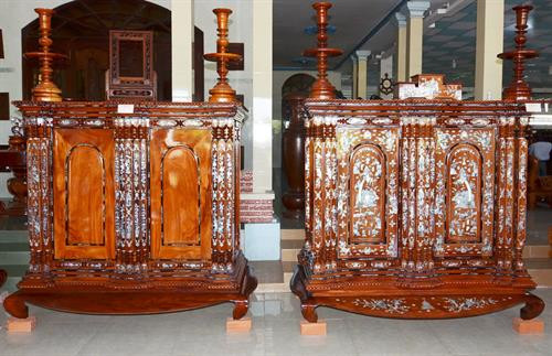Nghề đóng tủ thờ Gò Công có bề dày hơn 100 năm qua. Ảnh: thanhnien.vn Nghề đóng tủ thờ Gò Công có bề dày hơn 100 năm qua. Ảnh: thanhnien.vn