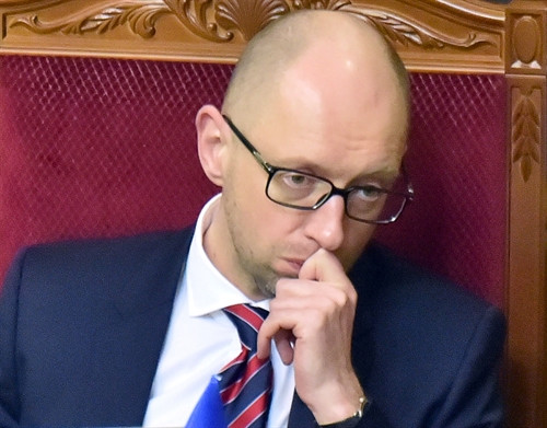 Trong ảnh (tư liệu): Thủ tướng Ukraine Arseniy Yatsenyuk trước phiên bỏ phiếu của Quốc hội ở Kiev ngày 16/2. AFP/ TTXVN