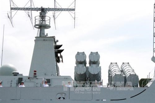 Hệ thống ống phóng tên lửa trên tàu Khu trục tên lửa 150/Chang Chun của Hải quân Trung Quốc.Ảnh: Xuân Khu-TTXVN phát