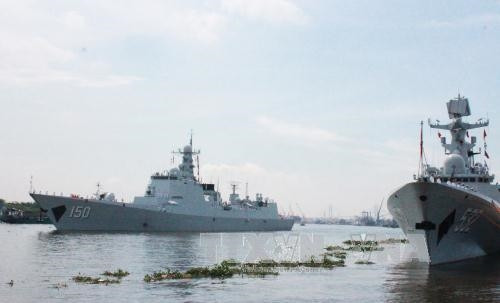 Tàu Khu trục tên lửa 150/Chang Chun của Hải quân Trung Quốc đang cập Cảng Quốc tế Thành phố Hồ Chí Minh. Ảnh: Xuân Khu-TTXVN phát