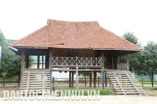 Nhà Rông là nơi sinh hoạt cộng đồng và diễn ra các lễ hội quan trọng của người Brâu. Ảnh: Minh Nhật