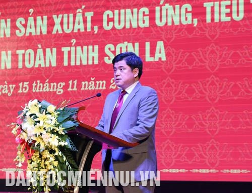 Thứ trưởng Bộ Nông nghiệp và Phát triển nông thôn Trần Thanh Nam phát biểu tại Hội nghị kết nối chuỗi phát triển sản xuất, cung ứng, tiêu thụ nông sản an toàn tỉnh Sơn La