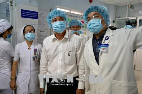 Đoàn kiểm tra Sở Y tế Thành phố Hồ Chí Minh kiểm tra công tác vệ sinh, khử khuẩn tại khoa Nội soi - Bệnh viện Từ Dũ vào đầu tháng 6/2018. Ảnh: Đinh Hằng - TTXVN Đoàn kiểm tra Sở Y tế Thành phố Hồ Chí Minh kiểm tra công tác vệ sinh, khử khuẩn tại khoa Nội soi - Bệnh viện Từ Dũ vào đầu tháng 6/2018. Ảnh: Đinh Hằng - TTXVN