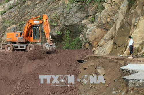 Khắc phục sự cố tại một điểm sạt lở trên tuyến đường Km45 đi Nà Hỳ, huyện Nậm Pồ, tỉnh Điện Biên (ảnh tư liệu). Ảnh: Phan Tuấn Anh - TTXVN Khắc phục sự cố tại một điểm sạt lở trên tuyến đường Km45 đi Nà Hỳ, huyện Nậm Pồ, tỉnh Điện Biên (ảnh tư liệu). Ảnh: Phan Tuấn Anh - TTXVN