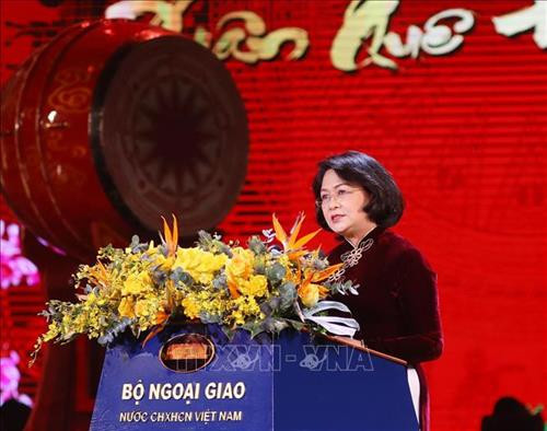 Phó Chủ tịch nước Đặng Thị Ngọc Thịnh phát biểu, chúc mừng kiều bào về Việt Nam vui Xuân đón Tết. Ảnh: Lâm Khánh – TTXVN Phó Chủ tịch nước Đặng Thị Ngọc Thịnh phát biểu, chúc mừng kiều bào về Việt Nam vui Xuân đón Tết. Ảnh: Lâm Khánh – TTXVN