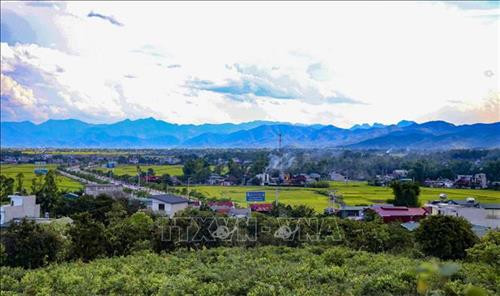 Từ trên đỉnh Đồi Độc Lập có thể nhìn thấy một góc thành phố Điện Biên Phủ. Ảnh: Xuân Tư – TTXVN Từ trên đỉnh Đồi Độc Lập có thể nhìn thấy một góc thành phố Điện Biên Phủ. Ảnh: Xuân Tư – TTXVN