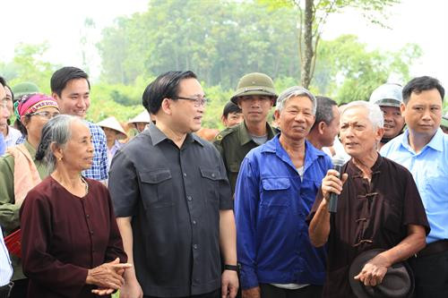 Bí thư Thành ủy Hà Nội Hoàng Trung Hải thăm hỏi, động viên các hộ nông dân nuôi bò BBB tại xã Tòng Bạt, huyện Ba Vì (Hà Nội). Ảnh: Hoàng Hà Hiện xã Tòng Bạt đang chăn nuôi hơn 3.200 con bò BBB. Ảnh: Hoàng Hà