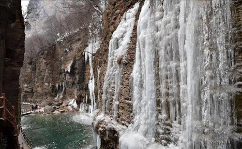 Du khách chiêm ngưỡng thác băng tuyệt đẹp trên Núi Yuntai ở tỉnh Hà Nam, Trung Quốc. Ảnh: THX/TTXVN Thác băng tuyệt đẹp trên Núi Yuntai ở tỉnh Hà Nam, Trung Quốc . Ảnh: THX/TTXVN Du khách chiêm ngưỡng thác băng tuyệt đẹp trên Núi Yuntai ở tỉnh Hà Nam, Trung Quốc. Ảnh: THX/TTXVN Thác băng tuyệt đẹp trên Núi Yuntai ở tỉnh Hà Nam, Trung Quốc . Ảnh: THX/TTXVN