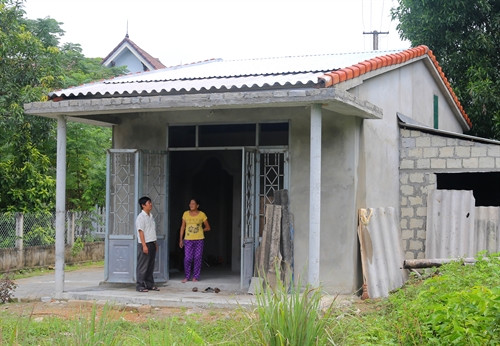 Nhà tránh trú bão của một hộ nghèo ở xã Lộc Trì, huyện Phú Lộc vừa xây dựng xong nhờ có sự hỗ trợ của Nhà nước. Nhà tránh trú bão của một hộ nghèo ở xã Lộc Trì, huyện Phú Lộc vừa xây dựng xong nhờ có sự hỗ trợ của Nhà nước.