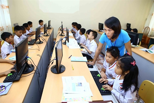 Tiết học thực hành môn Tin học của học sinh lớp 3B, trường Tiểu học thị trấn Cô Tô, huyện đảo Cô Tô, tỉnh Quảng Ninh. Ảnh: Minh Quyết – TTXVN