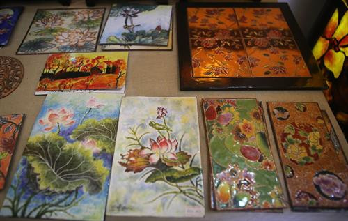 Nhằm tiếp tục gìn giữ và phát triển nghề thủ công độc đáo này, anh Đỗ Hữu Triết, đã dành gần 7 năm nghiên cứu và phục chế thành công sản phẩm này. Ảnh: Hồ Cầu Nhằm tiếp tục gìn giữ và phát triển nghề thủ công độc đáo này, anh Đỗ Hữu Triết, đã dành gần 7 năm nghiên cứu và phục chế thành công sản phẩm này. Ảnh: Hồ Cầu