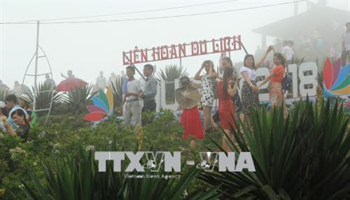 Liên hoan du lịch Mẫu Sơn năm 2018 thu hút nhiều khách du lịch. Ảnh: Quang Duy - TTXVN Liên hoan du lịch Mẫu Sơn năm 2018 thu hút nhiều khách du lịch. Ảnh: Quang Duy - TTXVN