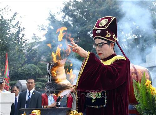 Nghi lễ tưởng niệm Hoàng Đế Quang Trung tại Lễ hội kỷ niệm 230 năm chiến thắng Ngọc Hồi - Đống Đa. Ảnh: Thống Nhất - TTXVN Nghi lễ tưởng niệm Hoàng Đế Quang Trung tại Lễ hội kỷ niệm 230 năm chiến thắng Ngọc Hồi - Đống Đa. Ảnh: Thống Nhất - TTXVN