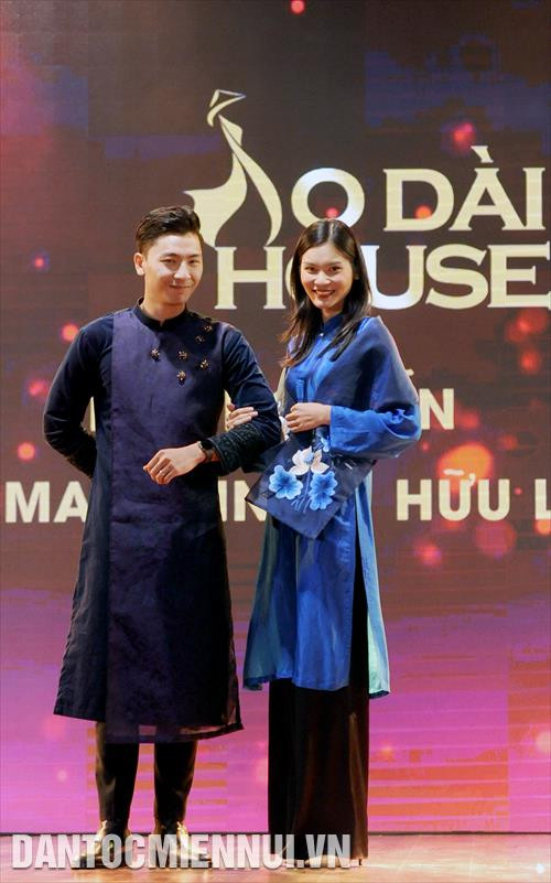 Các bộ sưu tập Áo dài được giới thiệu tại buổi họp báo. Ảnh: An Hiếu