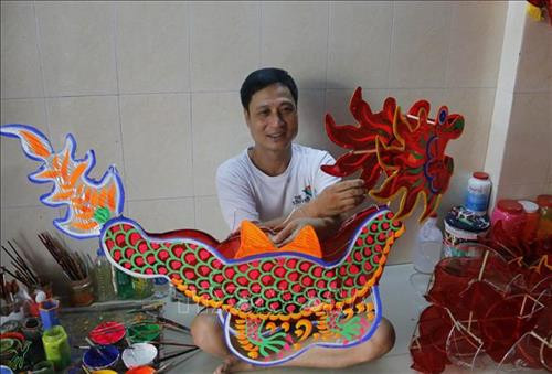 Nghề sản xuất lồng đèn truyền thống Phú Bình ảnh 3 Nghề sản xuất lồng đèn truyền thống Phú Bình ảnh 3
