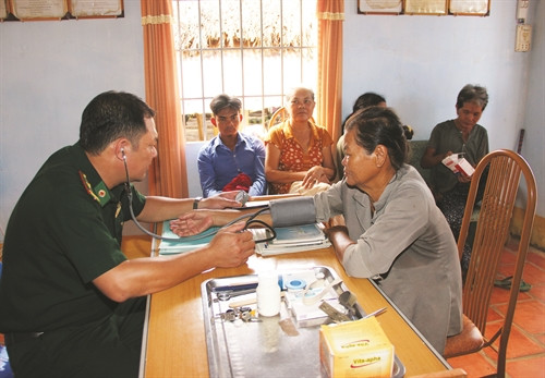 Tổ chức khám, chữa bệnh, cấp thuốc miễn phí cho hàng nghìn lượt người nghèo Tổ chức khám, chữa bệnh, cấp thuốc miễn phí cho hàng nghìn lượt người nghèo