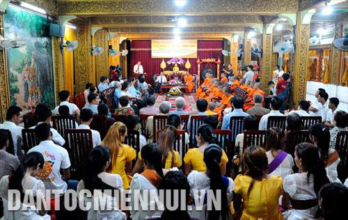 Quang cảnh buổi gặp gỡ chúc Tết của Phó Thủ tướng Thường trực Chính phủ Trương Hòa Bình với chư tăng và đồng bào Khmer tại chùa Candaransi, Thành phố Hồ Chí Minh