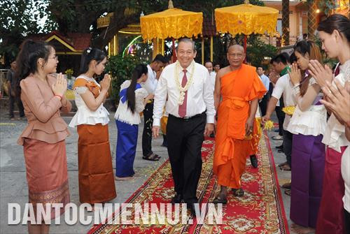 Ủy viên Bộ Chính trị, Phó Thủ tướng Thường trực Chính phủ Trương Hòa Bình đến thăm, chúc Tết chư tăng và đồng bào Khmer tại chùa Candaransi, Thành phố Hồ Chí Minh nhân dịp Tết cổ truyền Khmer Chôl Chnăm Thmây 2019