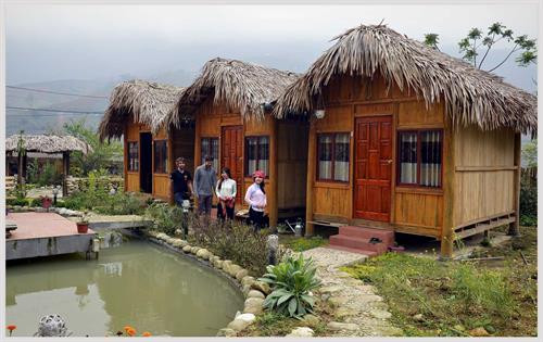 Khu nhà Homestay của hộ gia đình anh Hoàng Đức Kìn, dân tộc Giáy, xã Tả Van, thị trấn Sa Pa được đầu tư tốt, là địa điểm ưa thích cho du khách nước ngoài. Ảnh: Thanh Hà - TTXVN Khu nhà Homestay của hộ gia đình anh Hoàng Đức Kìn, dân tộc Giáy, xã Tả Van, thị trấn Sa Pa được đầu tư tốt, là địa điểm ưa thích cho du khách nước ngoài. Ảnh: Thanh Hà - TTXVN