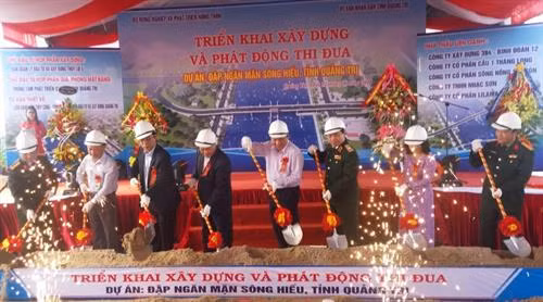 Lễ khởi công Dự án đập ngăn mặn sông Hiếu. Ảnh : baotainguyenmoitruong.vn