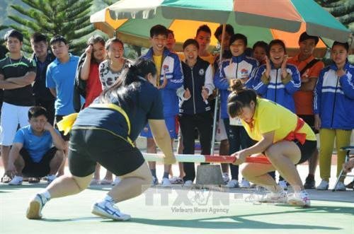 Các vận động viên thi đấu môn Đẩy gậy tạị Hội thi Thể thao các dân tộc thiểu số toàn quốc lần thứ IX, khu vực I. Ảnh: Nguyễn Công Hải – TTXVN Các vận động viên thi đấu môn Đẩy gậy tạị Hội thi Thể thao các dân tộc thiểu số toàn quốc lần thứ IX, khu vực I. Ảnh: Nguyễn Công Hải – TTXVN