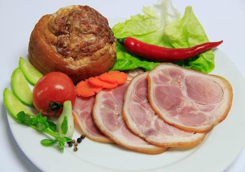 Món thịt nguội hun khói rất hấp dẫn nhưng có thể bị nhiễm benzopyren, một chất gây ung thư thực nghiệm. Món thịt nguội hun khói rất hấp dẫn nhưng có thể bị nhiễm benzopyren, một chất gây ung thư thực nghiệm.