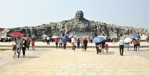 Tượng đài Mẹ Việt Nam anh hùng ở thành phố Tam Kỳ luôn thu hút đông đảo du khách tới tham quan, chiêm ngưỡng Tượng đài Mẹ Việt Nam anh hùng ở thành phố Tam Kỳ luôn thu hút đông đảo du khách tới tham quan, chiêm ngưỡng
