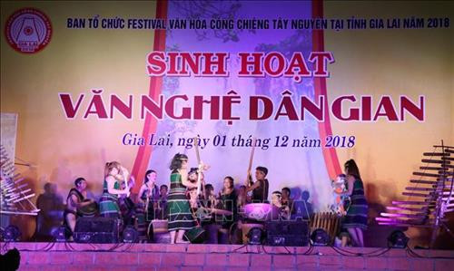 Một tiết mục biểu diễn của các nghệ nhân. Ảnh: Dư Toán – TTXVN