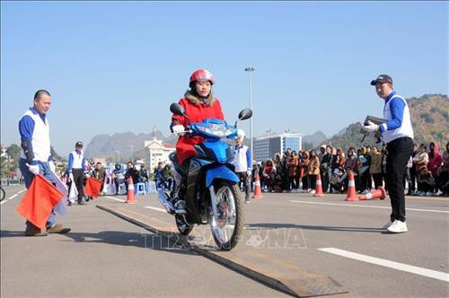 Các thí sinh tham gia hội thi kỹ năng lái xe an toàn trong khuôn khổ chương Ngày hội An toàn giao thông khu vực miền núi phía Bắc năm 2019. Ảnh: Quang Quyết-TTXVN Các thí sinh tham gia hội thi kỹ năng lái xe an toàn trong khuôn khổ chương Ngày hội An toàn giao thông khu vực miền núi phía Bắc năm 2019. Ảnh: Quang Quyết-TTXVN