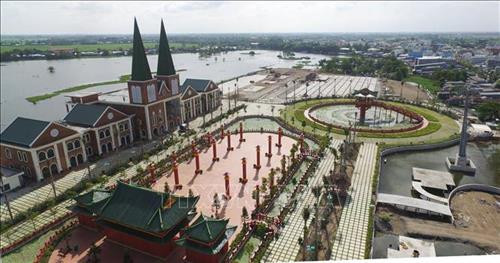 Khu du lịch cáp treo chùa Bà Chúa Xứ núi Sam mới đưa vào phục vụ du khách. Ảnh: Công Mạo-TTXVN Khu du lịch cáp treo chùa Bà Chúa Xứ núi Sam mới đưa vào phục vụ du khách. Ảnh: Công Mạo-TTXVN