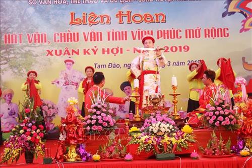 Tiết mục biểu diễn của Trung tâm Văn hóa Nghệ thuật tỉnh Hà Nam. Ảnh: Nguyễn Trọng Lịch- TTXVN