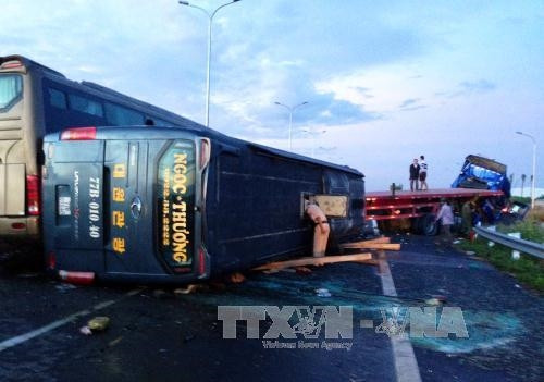 Hiện trường vụ tai nạn. Ảnh: Lê Xuân -TTXVN Hiện trường vụ tai nạn. Ảnh: Lê Xuân -TTXVN