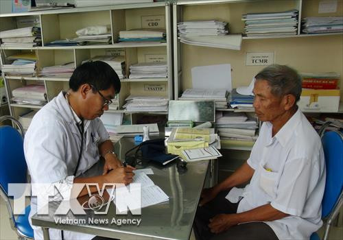 Công tác khám chữa bệnh tại Trạm Y tế xã Ninh Quang, thị xã Ninh Hòa, tỉnh Khánh Hòa. Ảnh: Phan Sáu -TTXVN Công tác khám chữa bệnh tại Trạm Y tế xã Ninh Quang, thị xã Ninh Hòa, tỉnh Khánh Hòa. Ảnh: Phan Sáu -TTXVN