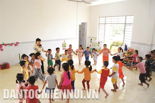 Trường mẫu giáo Vĩnh Tế đạt chuẩn quốc gia mức độ 1, hàng năm chăm sóc và giáo dục cho khoảng 200 trẻ có độ tuổi từ 3 - 5 tuổi.Ảnh: An Hiếu