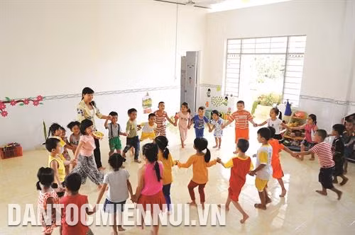 Trường mẫu giáo Vĩnh Tế đạt chuẩn quốc gia mức độ 1, hàng năm chăm sóc và giáo dục cho khoảng 200 trẻ có độ tuổi từ 3 - 5 tuổi.Ảnh: An Hiếu