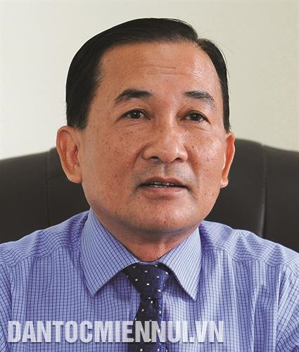 "Thành phố Châu Đốc phấn đấu xây dựng đô thị theo hướng tăng trưởng xanh, là thành phố du lịch thân thiện vì con người, đồng thời đẩy mạnh khai thác lợi thế, tiềm năng địa phương để phát triển nhanh thương mạidịch vụ - du lịch" Ông Trần Quốc Tuấn, Phó Chủ tịch Ủy ban Nhân dân thành phố Châu Đốc (An Giang). Ảnh: An Hiếu