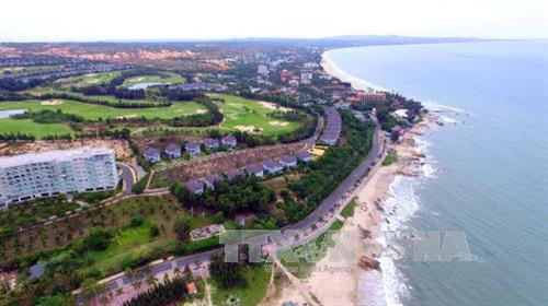 Phong cảnh bờ biển thành phố Phan Thiết, tỉnh Bình Thuận. Ảnh: Mạnh Linh - TTXVN Phong cảnh bờ biển thành phố Phan Thiết, tỉnh Bình Thuận. Ảnh: Mạnh Linh - TTXVN