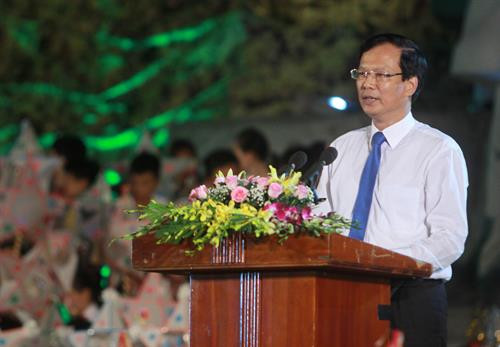 Ông Phạm Minh Huấn, Chủ tịch UBND tỉnh Tuyên Quang chúc mừng các em thiếu nhi nhân dịp Tết trung thu 2017. Ảnh: Quang Cường – TTXVN Thiếu nhi trong đêm hội. Ảnh: Quang Cường – TTXVN Thiếu nhi trong đêm hội. Ảnh: Quang Cường – TTXVN Ông Phạm Minh Huấn, Chủ tịch UBND tỉnh Tuyên Quang chúc mừng các em thiếu nhi nhân dịp Tết trung thu 2017. Ảnh: Quang Cường – TTXVN Thiếu nhi trong đêm hội. Ảnh: Quang Cường – TTXVN Thiếu nhi trong đêm hội. Ảnh: Quang Cường – TTXVN