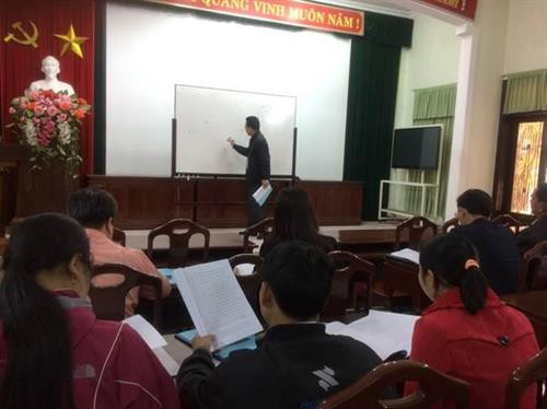 Một buổi tập huấn trong Dự án “Thí điểm phát triển ngôn ngữ viết Cơ-Tu cho học sinh tiểu học” ở tỉnh Thừa Thiên Huế. Ảnh: thuathienhue.edu.vn Một buổi tập huấn trong Dự án “Thí điểm phát triển ngôn ngữ viết Cơ-Tu cho học sinh tiểu học” ở tỉnh Thừa Thiên Huế. Ảnh: thuathienhue.edu.vn